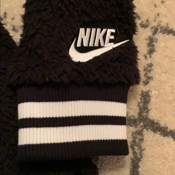 Nike Jacket. - Picture 2 of 3